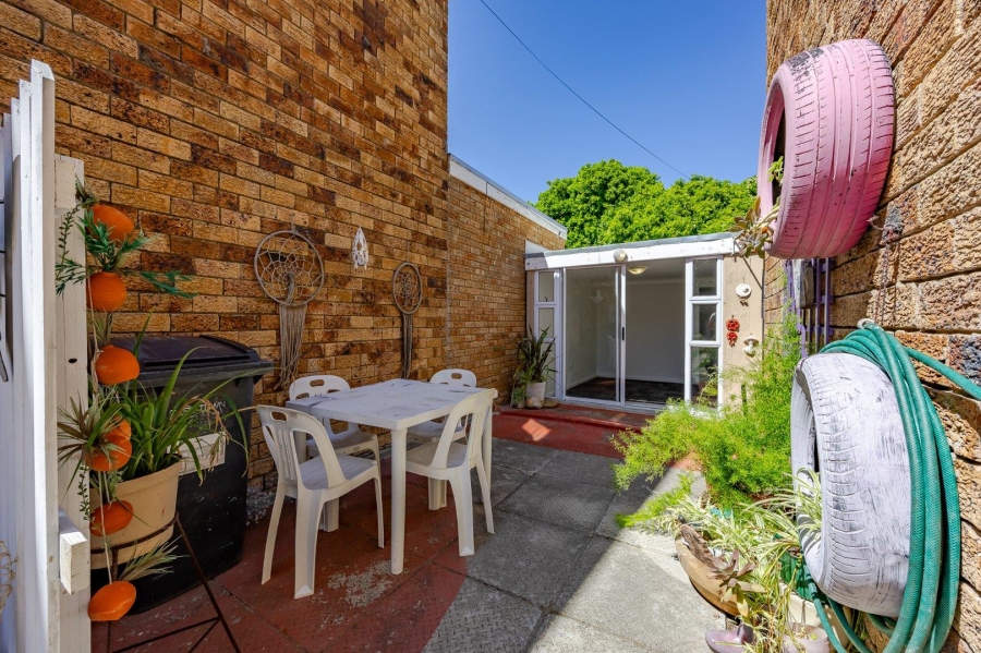 4 Bedroom Property for Sale in Kirstenhof Western Cape